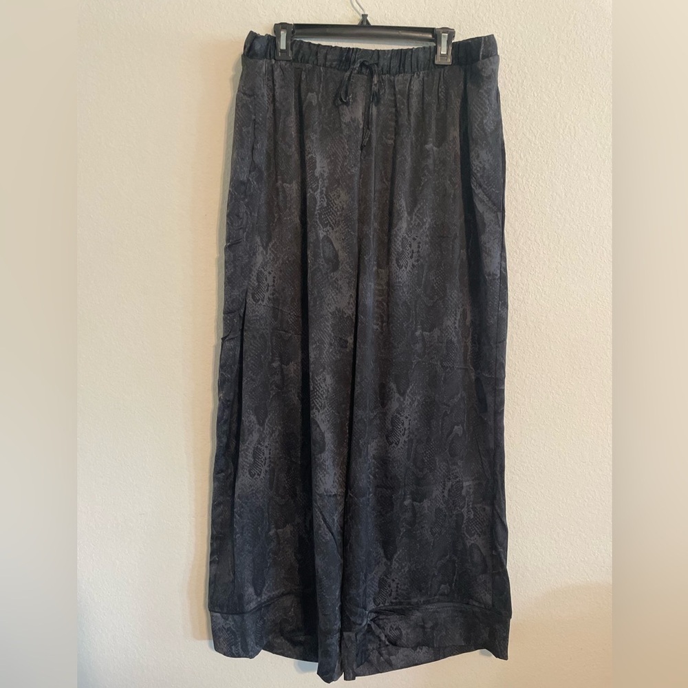 Rebecca Minkoff Women Wide Leg Pants 2X Grey Animal Print Silky Loungewear